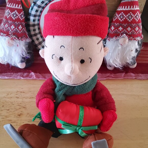 Peanuts Other - Vintage Peanuts Charlie Brown Christmas Plush Toy Skiing Present Gift Display